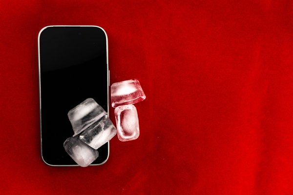 Apple, ICE takip uygulamalarını kaldırma kararında Trump yönetiminin rolünü açıklamaya çağrıldı