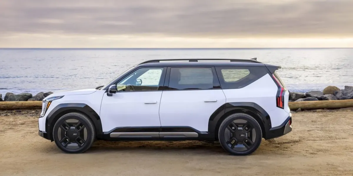 Kia EV9'da büyük indirim sunuyor, bazı bayilerde 15.000 doların üzerinde indirim