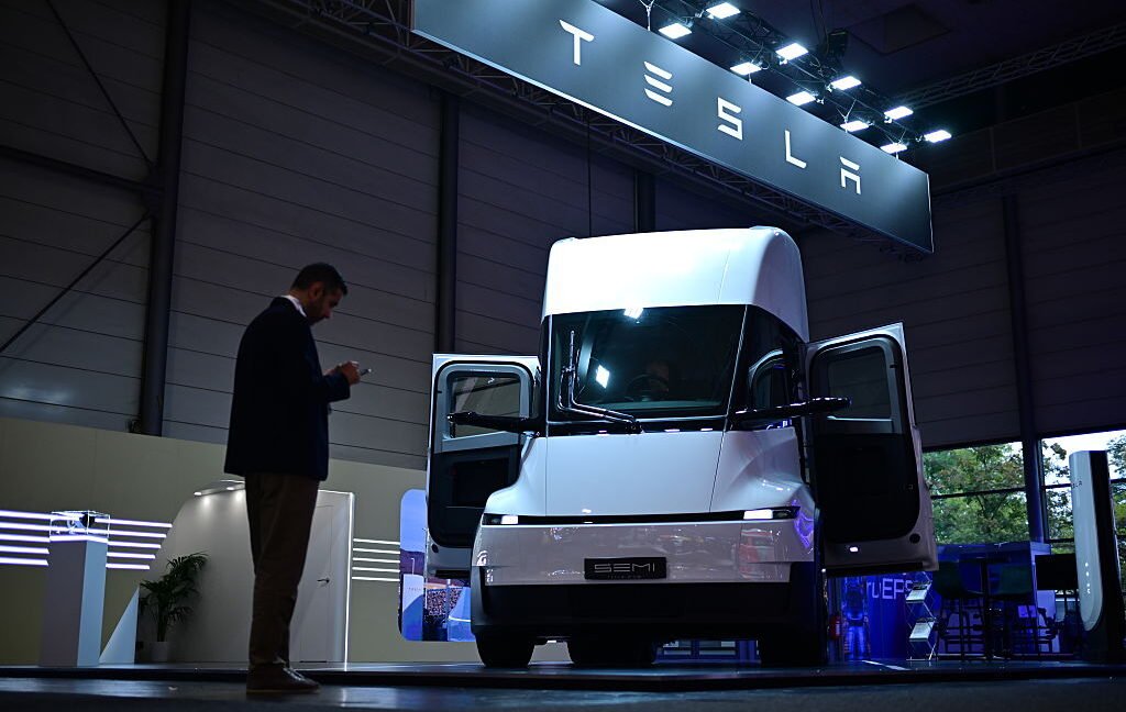 Tesla'nın büyük elektrikli kamyonu daha büyük bir altyapı zorluğuyla karşı karşıya