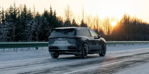 Toyota'nın popüler 15 bin dolarlık Çin yapımı elektrikli aracı yurtdışında sağ direksiyonlu test edilirken görüntülendi
