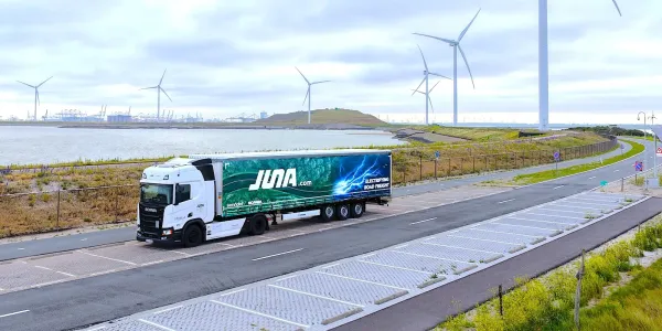 JUNA 100'den fazla Scania elektrikli yarı römork kamyonunu hizmete aldı