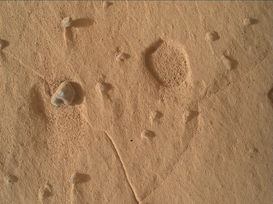 Curiosity Günlüğü: Sol 4988-4994: Mars Yüzeyinde Yeni Sırlar ve Beklenmedik Keşifler