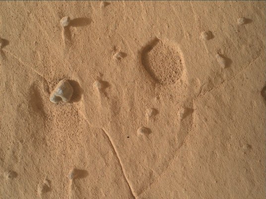 Curiosity Günlüğü: Sol 4988-4994: Mars Yüzeyinde Yeni Sırlar ve Beklenmedik Keşifler