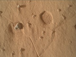 Curiosity Günlüğü: Sol 4988-4994: Mars Yüzeyinde Yeni Sırlar ve Beklenmedik Keşifler