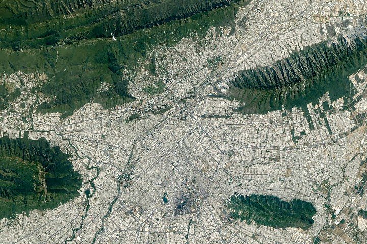 Dağların Arasında Monterrey