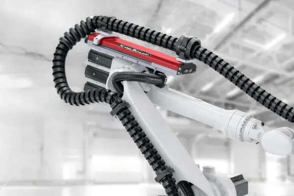 Endüstriyel Robotlarda Kablo Taşıyıcılarını Korumak: Robotrax Sistemi