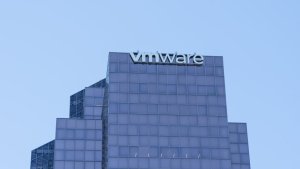 VMware Küçük ve Orta Ölçekli İşletmeleri Yatıştırmaya Çalışıyor: “Asıl Sorun Özellikler Değil, Güven”