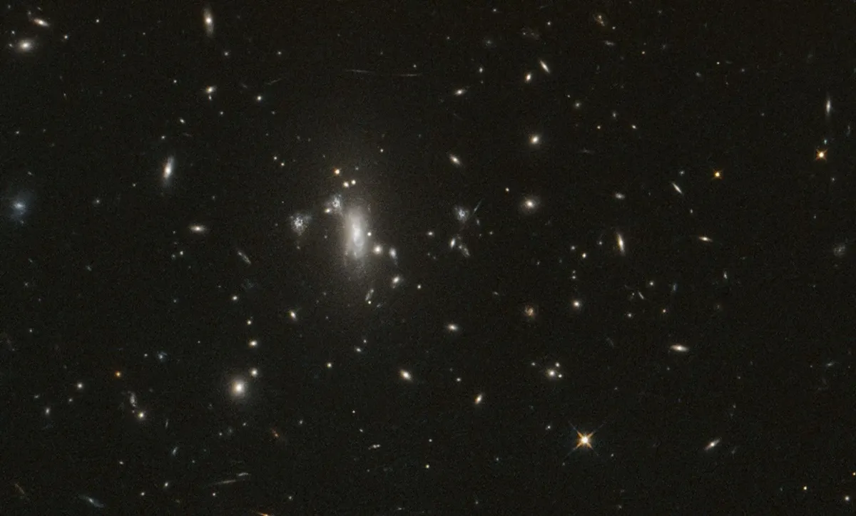 NASA'nın Hubble teleskobu kilometre taşına ulaştı, gizemli süpernovayı arıyor