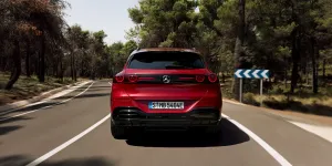 Mercedes'in yeni GLC 400 EV'si menzil tahminlerini ezip geçti, neredeyse 400 mil gidiyor