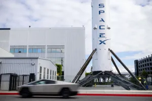 SpaceX ve Tesla yönetim kurulları birleşmeyi değerlendirmek için özel komite kurdu