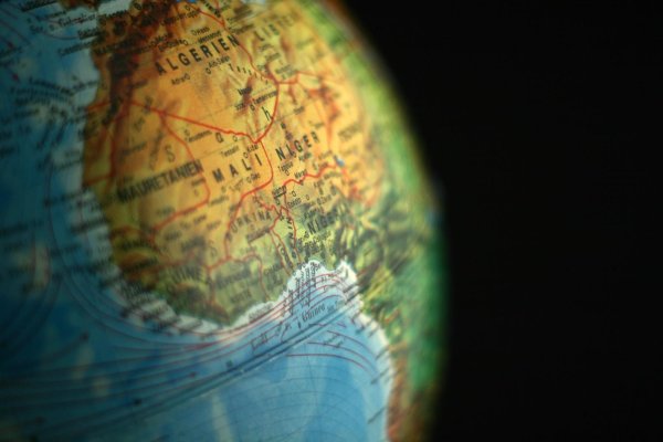 Binance ve Coinbase Batı Afrika dolandırıcılık operasyonuna katıldı, 11 milyon dolarlık fon işaretlendi