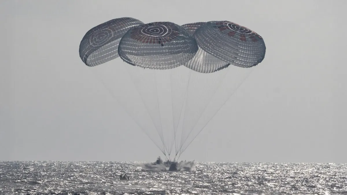 NASA'nın Crew-12 astronotları, uzayda 100 milyon mil katettikten sonra Pasifik'e indi