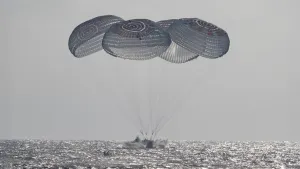NASA'nın Crew-12 astronotları, uzayda 100 milyon mil katettikten sonra Pasifik'e indi