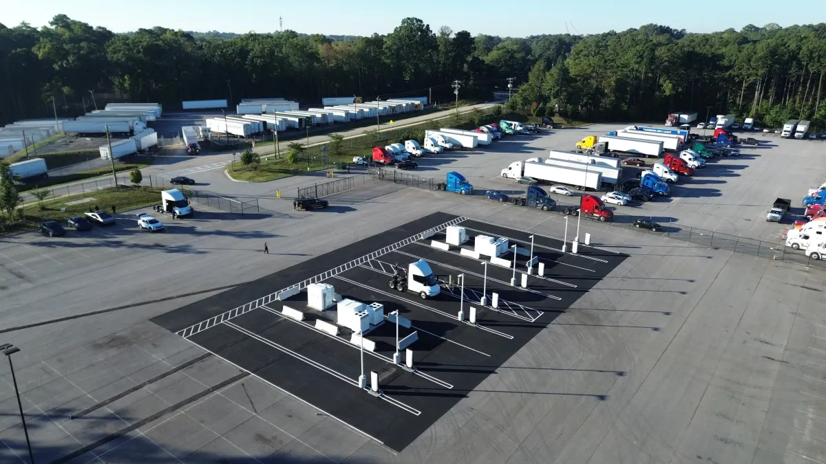 Tesla, Atlanta ile Savannah arasında 14 Semi Megacharger ünitesi açtı