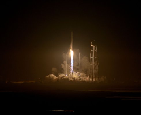 17 Ekim 2016'da özel Antares roketi felaketli patlamanın ardından uçuşa döndü