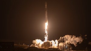 SpaceX, 5 günlük gecikmenin ardından ABD ordusu için 21 uyduyu fırlattı