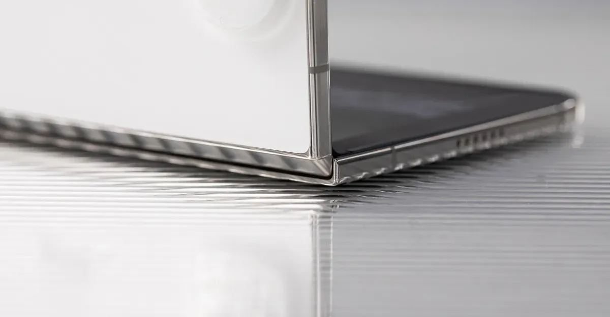 Apple, iPhone Duo iç ekran sorunu raporları sonrası sorunu kabul etti