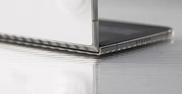 Apple, iPhone Duo iç ekran sorunu raporları sonrası sorunu kabul etti