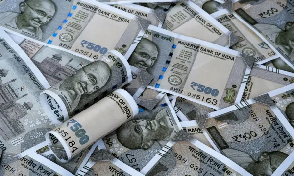 Hindistan'da tüketiciler yeni UPI ücretleri öncesinde nakite yöneliyor