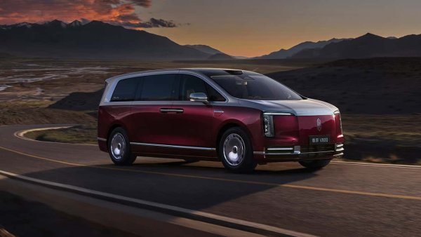 150 bin dolarlık Çin minibüsü Maextro V800’de fren pedalı braketi kırılıyor