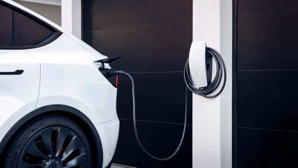 Tesla Model 3 ve Model Y elektrik kesintisinde evi besleyebiliyor