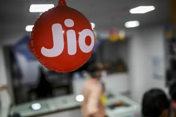 Mukesh Ambani'nin Jio'su 3,2 milyar dolar toplayarak Hindistan'ın en büyük halka arzına hazırlanıyor