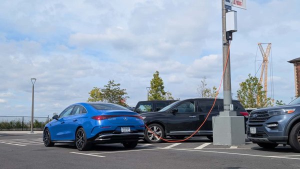 New York'un ilk sokak lambası elektrikli araç şarjını test ettim: Şehir için gerçek bir dönüm noktası