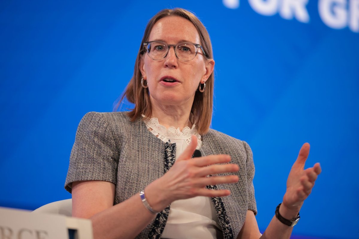 SEC Komiseri Hester Peirce veda etti: Gizlilik ve gözetimde yol ayrımı uyarısı