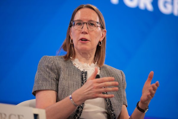 SEC Komiseri Hester Peirce veda etti: Gizlilik ve gözetimde yol ayrımı uyarısı