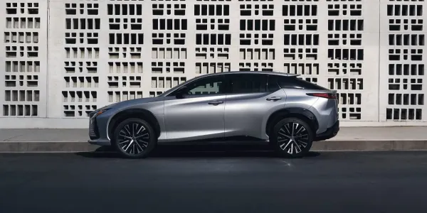2027 Lexus RZ 50 bin doların altında başlıyor, menzili 300 milin üzerinde