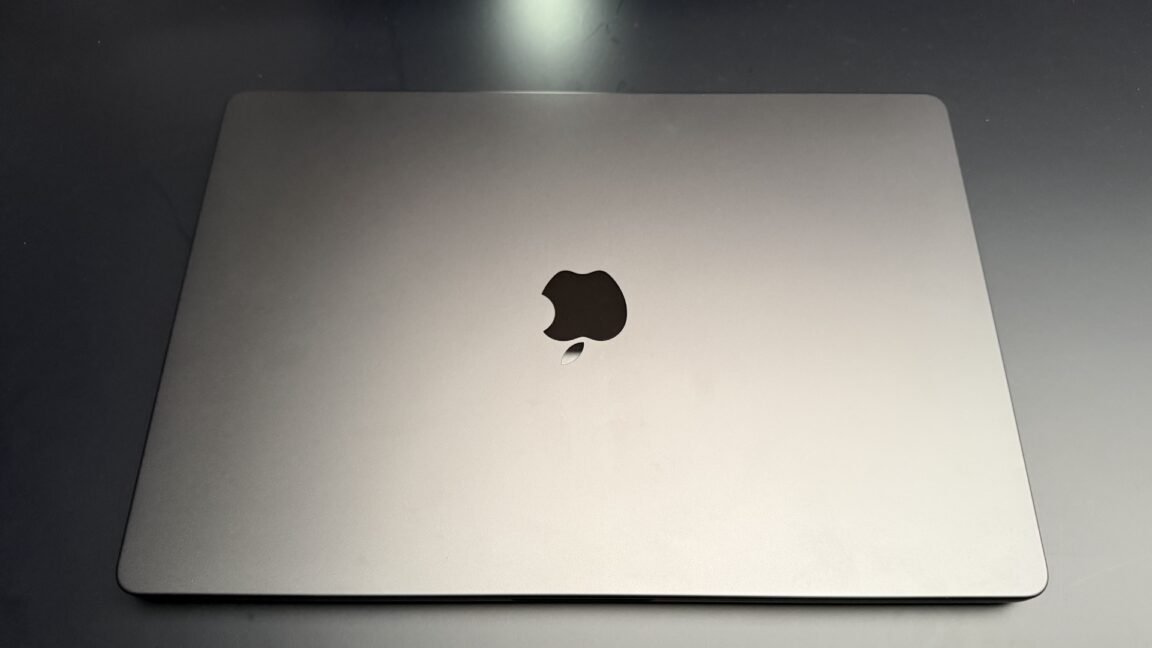 Dokunmatik MacBook Pro deneyimi: OLED Mac'te harika görünüyor