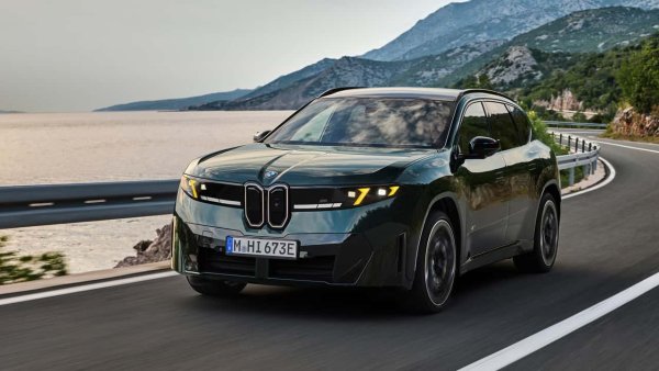 BMW iX3 M60 603 beygir güç ve 3,9 saniyelik hızlanma sunuyor
