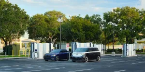 Electrify America, tema park bölgesinde şimdiye kadarki en büyük şarj istasyonunu açtı