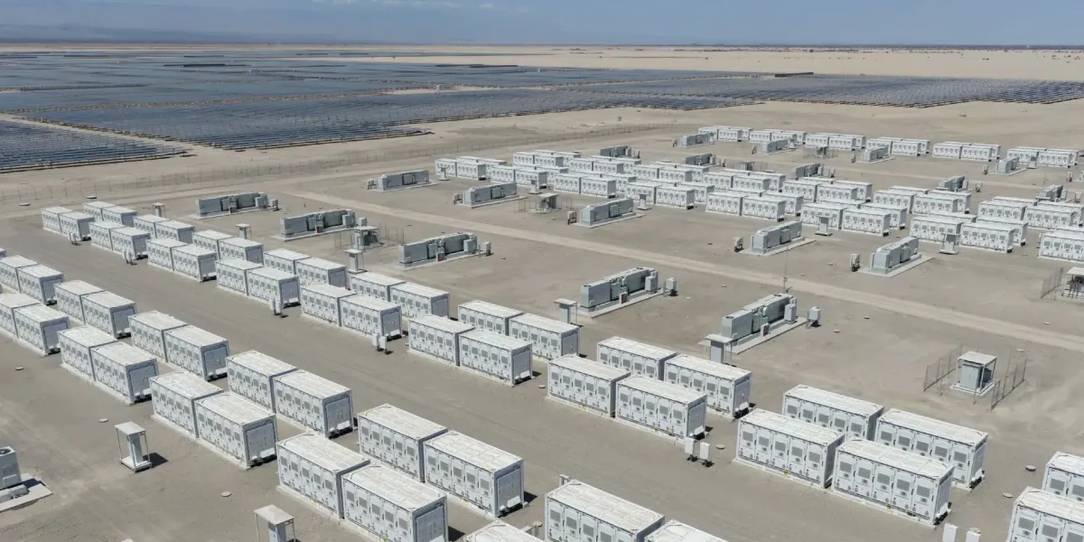 Arizona çölünde Tesla’nın yeni temiz enerji kaynağı yükseliyor