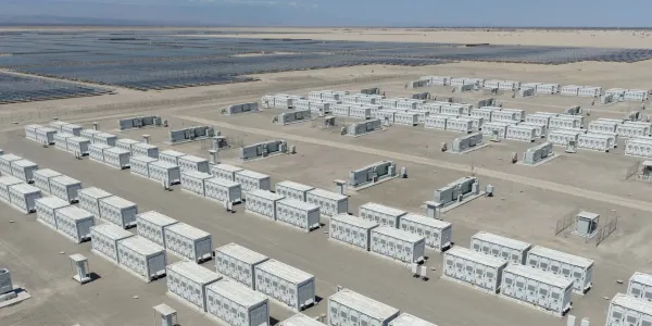Arizona çölünde Tesla’nın yeni temiz enerji kaynağı yükseliyor