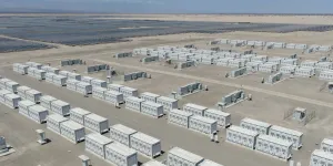Arizona çölünde Tesla’nın yeni temiz enerji kaynağı yükseliyor