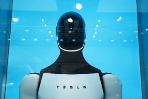 Tesla, Kaliforniya'da Optimus robot üretimine başladı, kârı yüzde 43 düştü