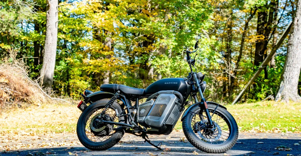 Maeving RM2 retrofütüristik elektrikli motosiklet, şık ama tavizleri var
