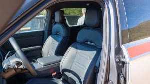 Rivian R2'nin havalandırmalı koltukları geriledi, alıcılar öfkeli