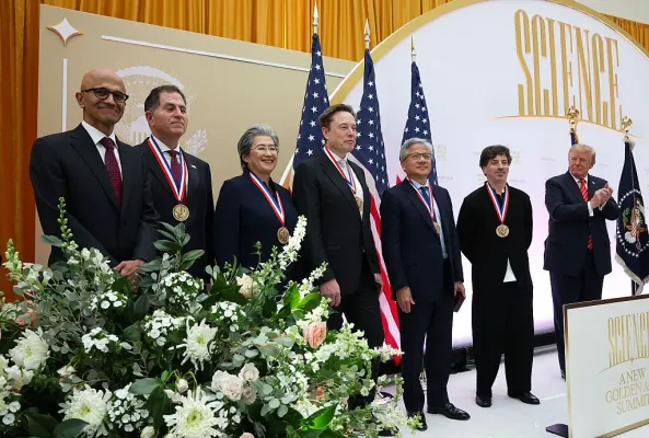 Başkan Trump büyük teknoloji bağışçılarına ülkenin en yüksek bilim ödüllerini verdi