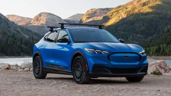 2027 Ford Mustang Mach-E'de standart menzil arttı