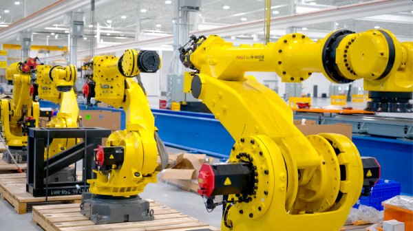 Trump yabancı robot ithalatını ulusal güvenlik tehdidi ilan etti