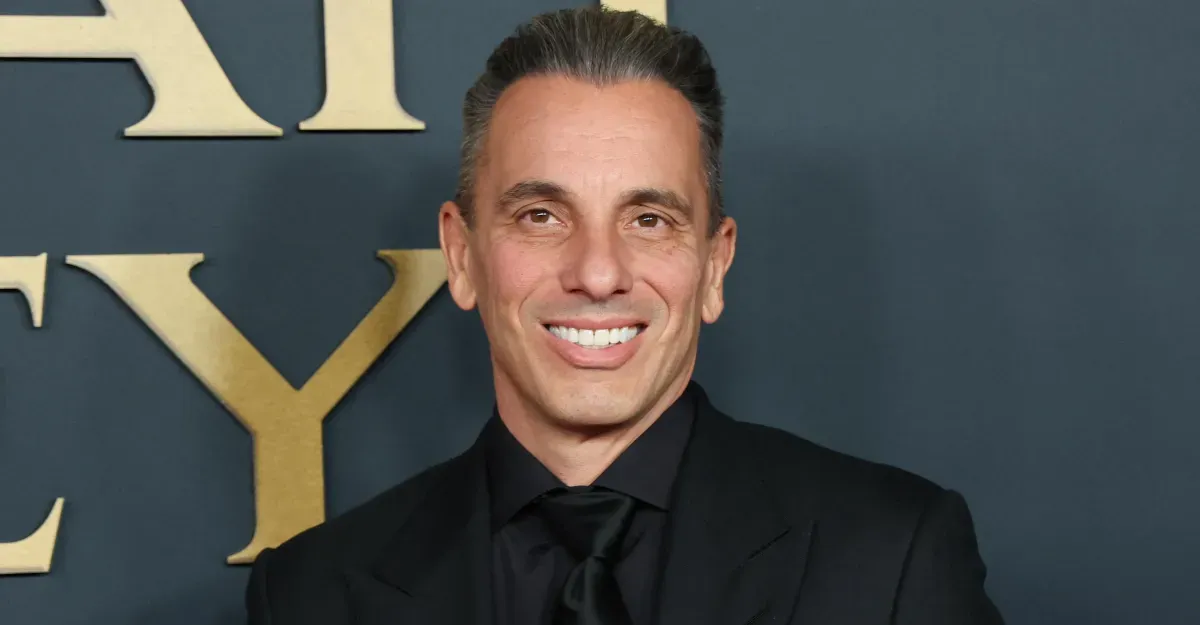 Komedyen Sebastian Maniscalco'nun SiriusXM kanalı, genç yeteneklere zarar vermekle suçlanıyor