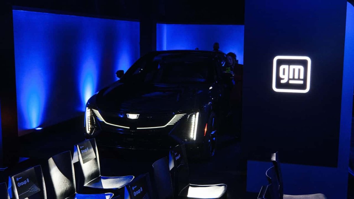 GM, Tesla tarzı yazılım özelliklerini benzinli SUV’lara da taşımak istiyor