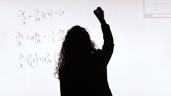 OpenAI, yayınlanmamış modelin tek istemle yüzlerce matematik problemini çözdüğünü açıkladı; matematikçiler kanıt istiyor