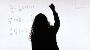 OpenAI, yayınlanmamış modelin tek istemle yüzlerce matematik problemini çözdüğünü açıkladı; matematikçiler kanıt istiyor