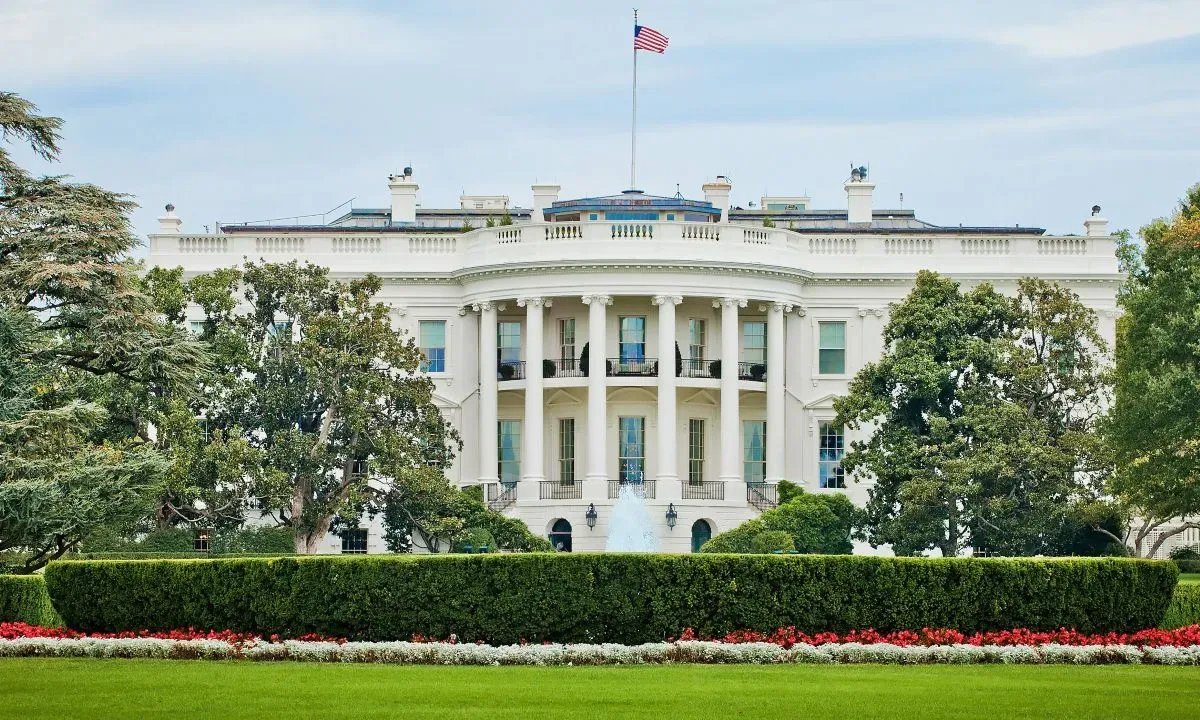 Trump'ın yapay zekâ görev gücü AI tehlikelerini değerlendirecek rapor isteyecek