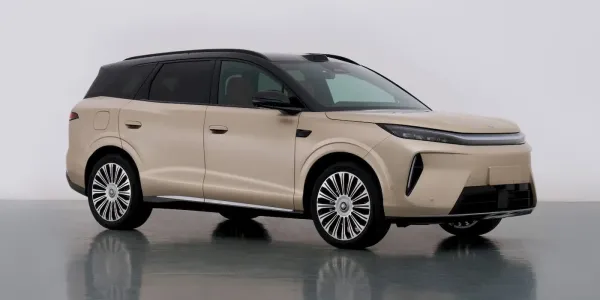 BYD'nin yeni teknoloji odaklı 5 koltuklu elektrikli SUV'u 690 beygir ve çift 30 inç ekranla tanıtıldı