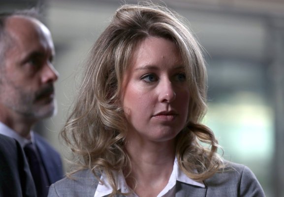 Elizabeth Holmes'un masasında oturuyormuş gibi hissettiren detaylı web sitesi