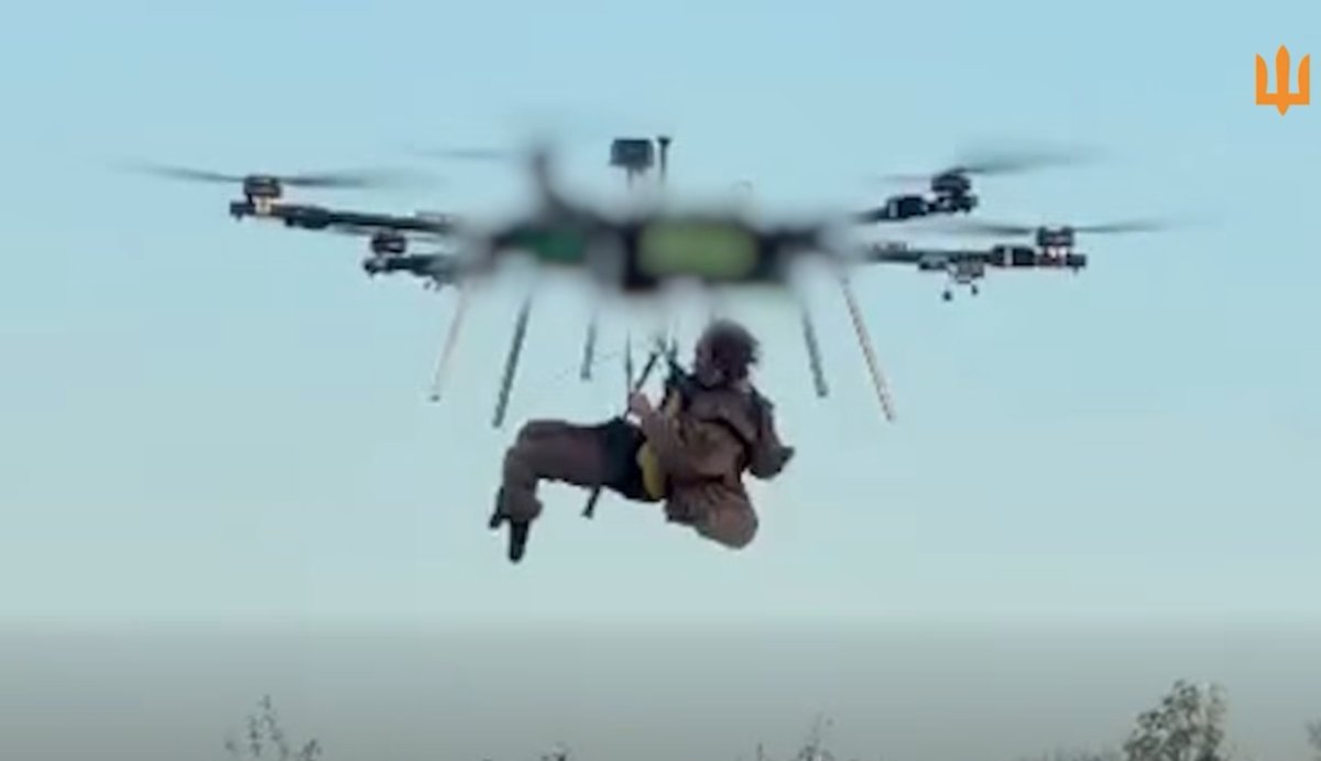 Ukrayna'da yaralı asker drone ile tahliye edildi, uzun süredir konuşulan fikir pratiğe döküldü